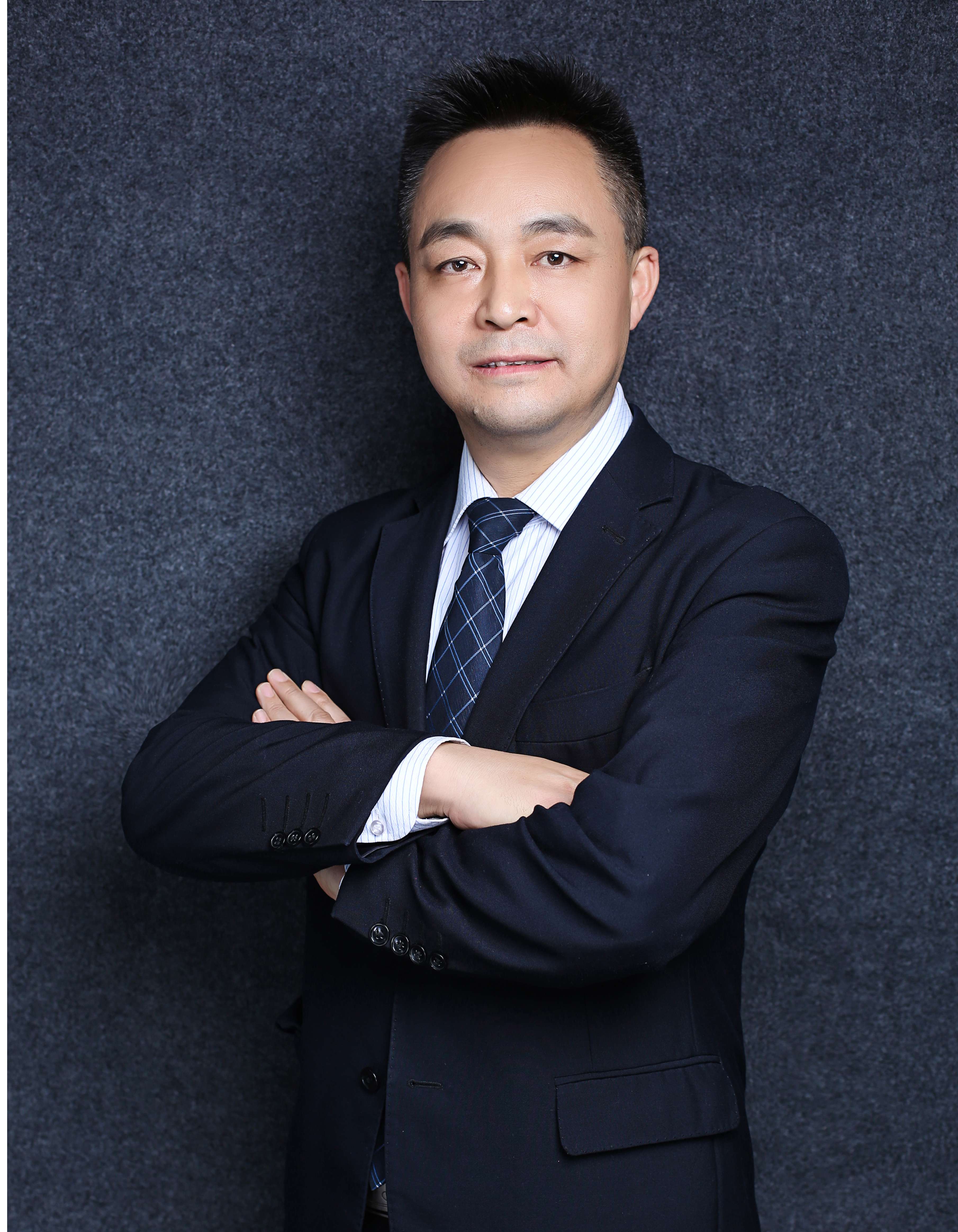 任 航